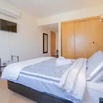Marina Retreat - An Exquisite 2 Bedroom On The Marina