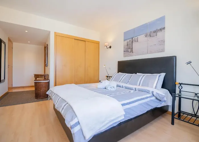 Marina Retreat - An Exquisite 2 Bedroom On The Marina *