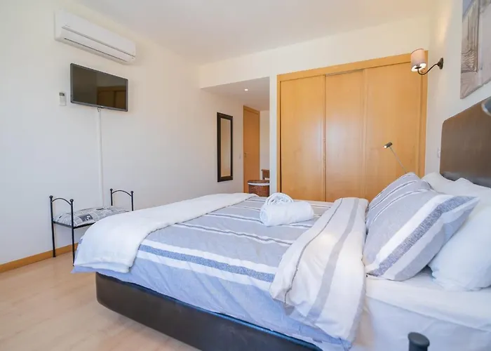 Marina Retreat - An Exquisite 2 Bedroom On The Marina