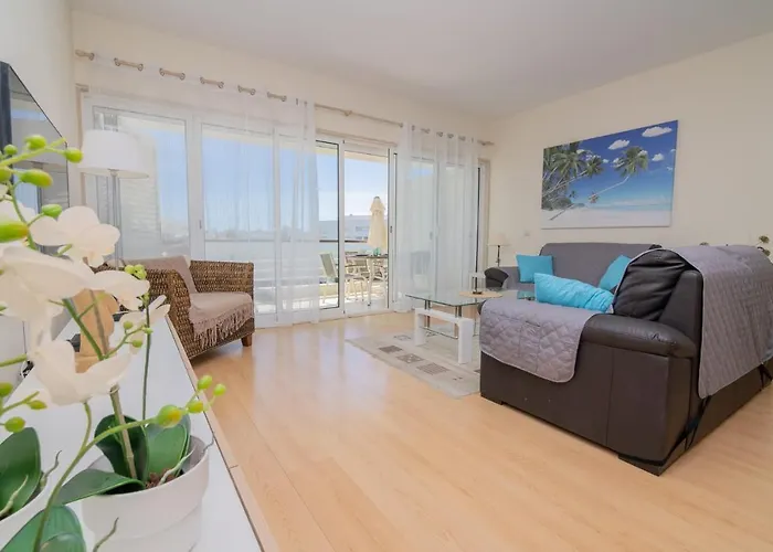 Marina Retreat - An Exquisite 2 Bedroom On The Marina