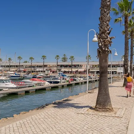 Apartment Marina Retreat - An Exquisite 2 Bedroom On The Marina