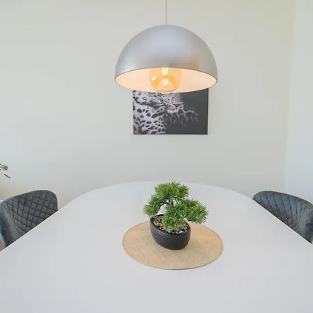 Apartman Marina Retreat - An Exquisite 2 Bedroom On The Marina *