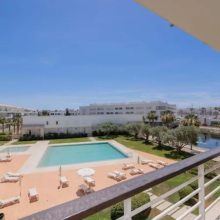 Marina Retreat - An Exquisite 2 Bedroom On The Marina *