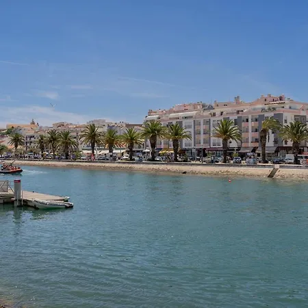 Marina Retreat - An Exquisite 2 Bedroom On The Marina Apartment