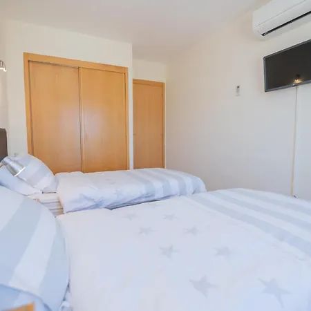 Apartment Marina Retreat - An Exquisite 2 Bedroom On The Marina *