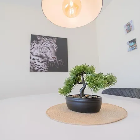 Apartment Marina Retreat - An Exquisite 2 Bedroom On The Marina