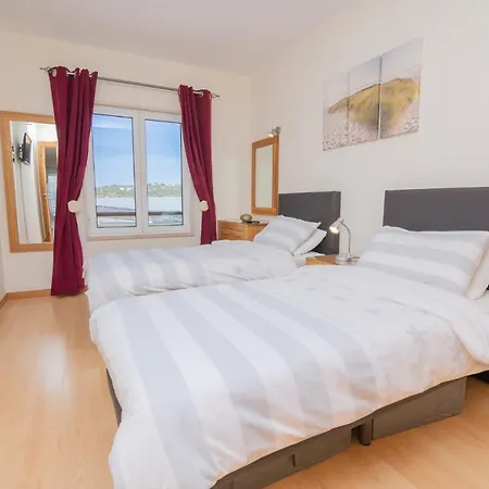 Marina Retreat - An Exquisite 2 Bedroom On The Marina *