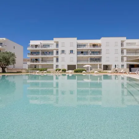 Marina Retreat - An Exquisite 2 Bedroom On The Marina Apartment *