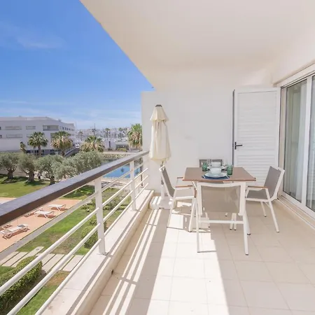 Marina Retreat - An Exquisite 2 Bedroom On The Marina Apartment *