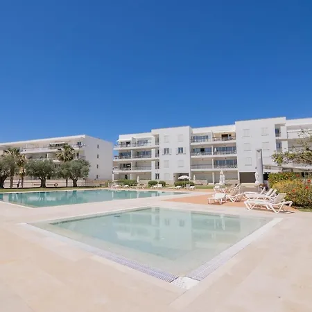 Marina Retreat - An Exquisite 2 Bedroom On The Marina Apartment *