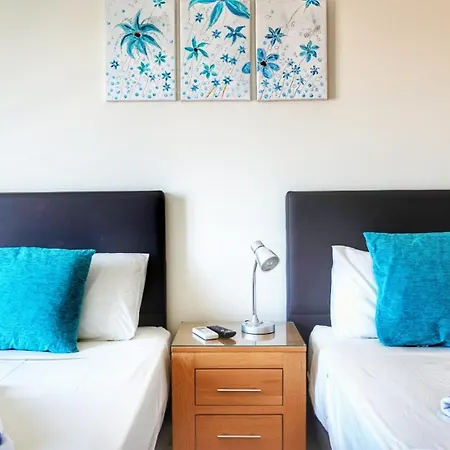 Marina Retreat - An Exquisite 2 Bedroom On The Marina