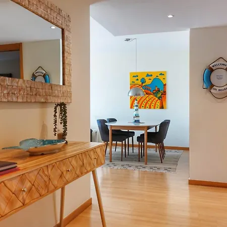 Marina Retreat - An Exquisite 2 Bedroom On The Marina