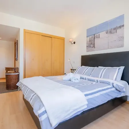 Marina Retreat - An Exquisite 2 Bedroom On The Marina *