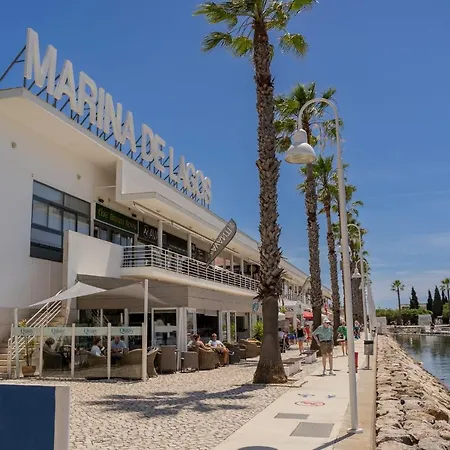 Marina Retreat - An Exquisite 2 Bedroom On The Marina Apartment