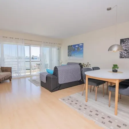 Marina Retreat - An Exquisite 2 Bedroom On The Marina Apartment *