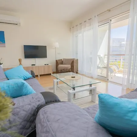 Apartment Marina Retreat - An Exquisite 2 Bedroom On The Marina