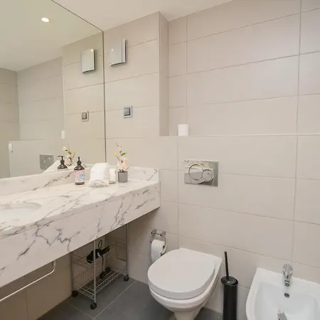 Marina Retreat - An Exquisite 2 Bedroom On The Marina Apartment Lagos