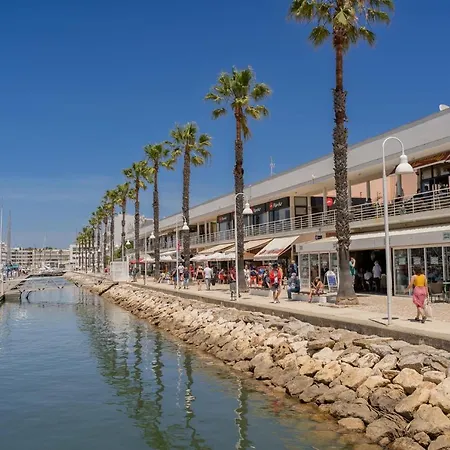 Apartment Marina Retreat - An Exquisite 2 Bedroom On The Marina *