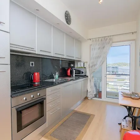 Marina Retreat - An Exquisite 2 Bedroom On The Marina