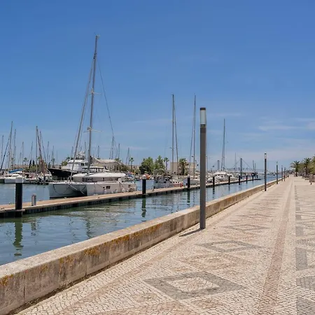 Apartment Marina Retreat - An Exquisite 2 Bedroom On The Marina