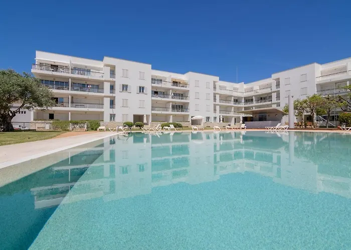 Marina Retreat - An Exquisite 2 Bedroom On The Marina *