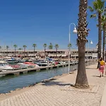 Apartment Marina Retreat - An Exquisite 2 Bedroom On The Marina