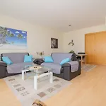 Marina Retreat - An Exquisite 2 Bedroom On The Marina Apartment *