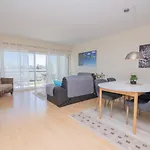 Marina Retreat - An Exquisite 2 Bedroom On The Marina Apartment *