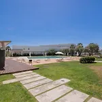 Apartment Marina Retreat - An Exquisite 2 Bedroom On The Marina